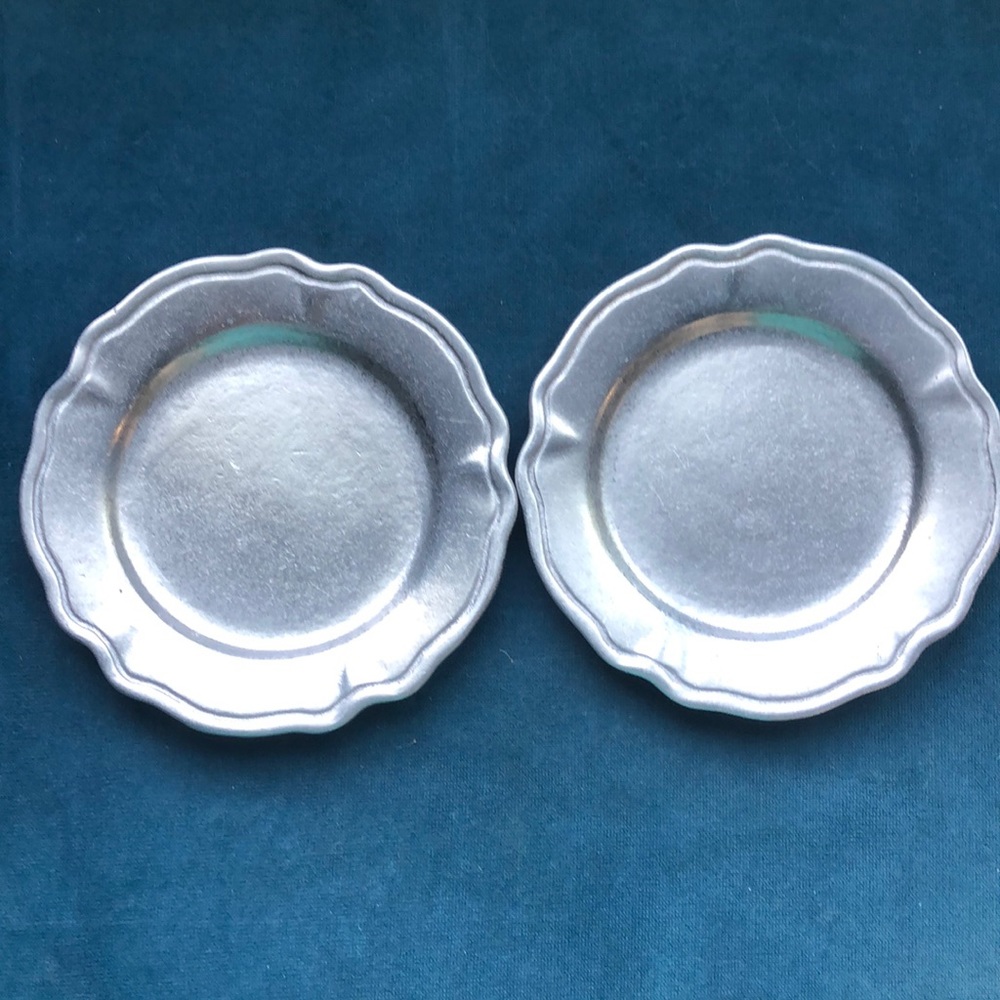 2 VTG Cambridge Colonial Pewter Oneida SMALL Plate
